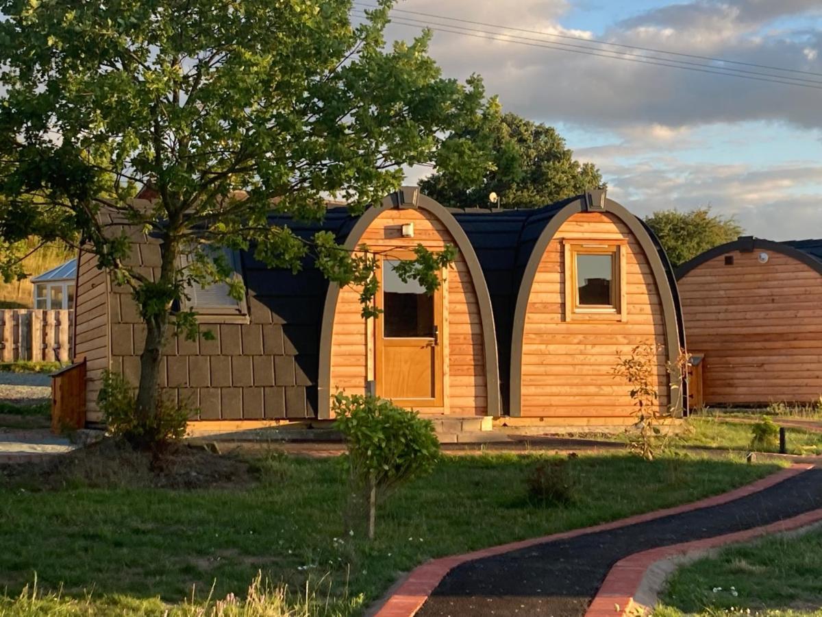 Hotel Squirrel Glamping Pod School House Farm Leighton  Exteriér fotografie