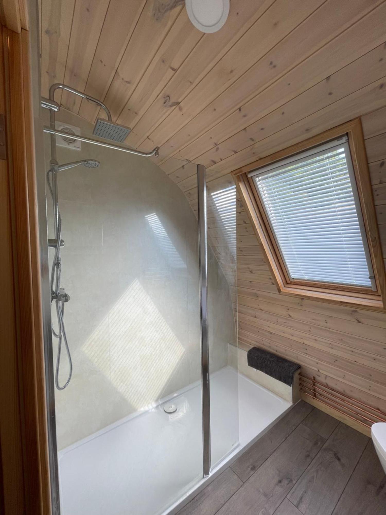 Hotel Squirrel Glamping Pod School House Farm Leighton  Exteriér fotografie