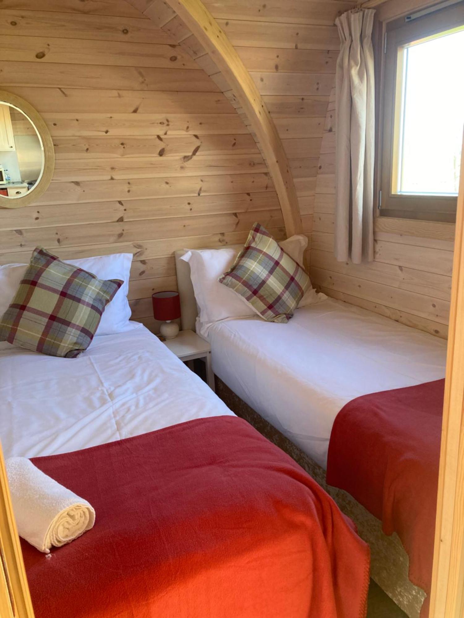 Hotel Squirrel Glamping Pod School House Farm Leighton  Exteriér fotografie